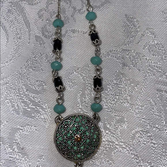 Vintage AVON Elegant Filigree Silver and Black Pendant Necklace - Picture 7 of 8